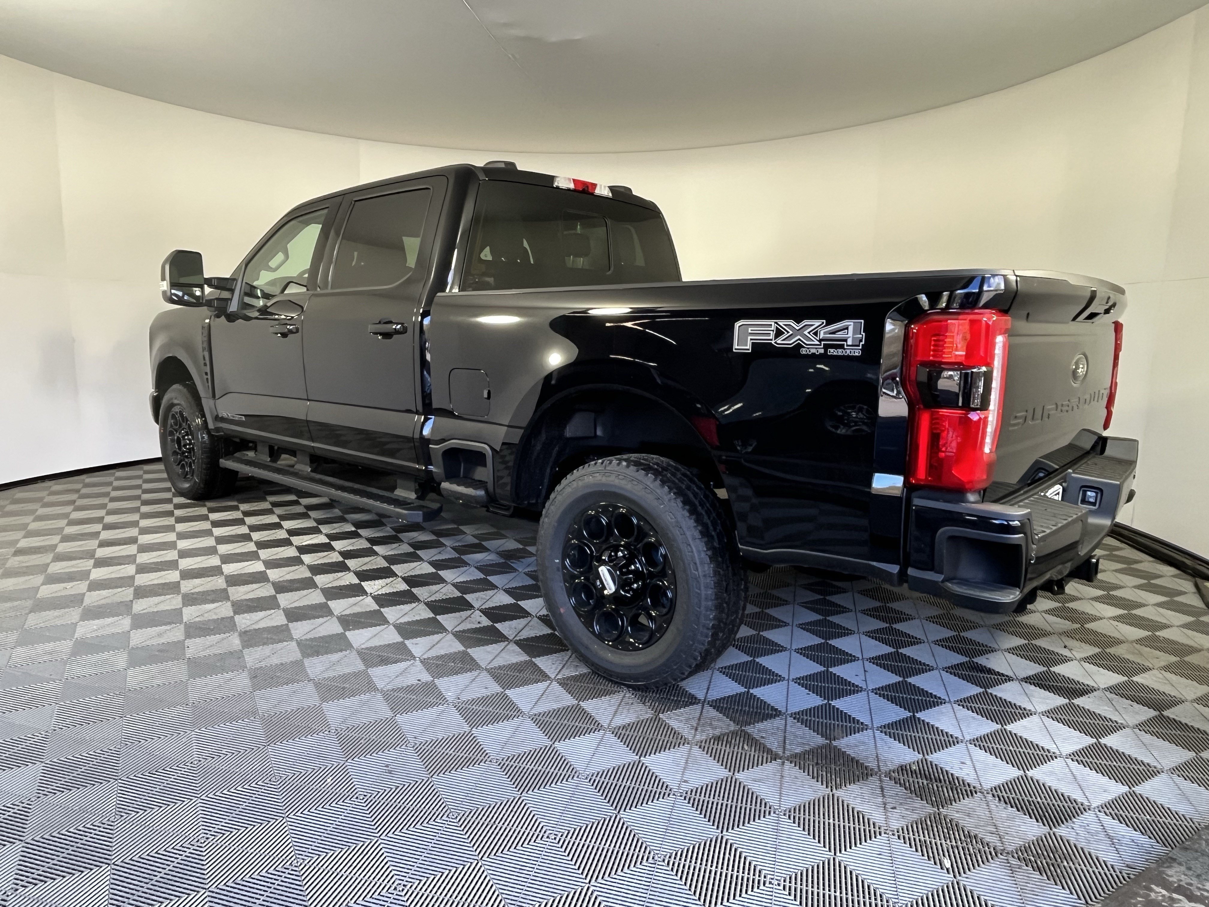 New 2026 Ford F250 XLT w/ XLT Premium Package AWD/4WD image 3