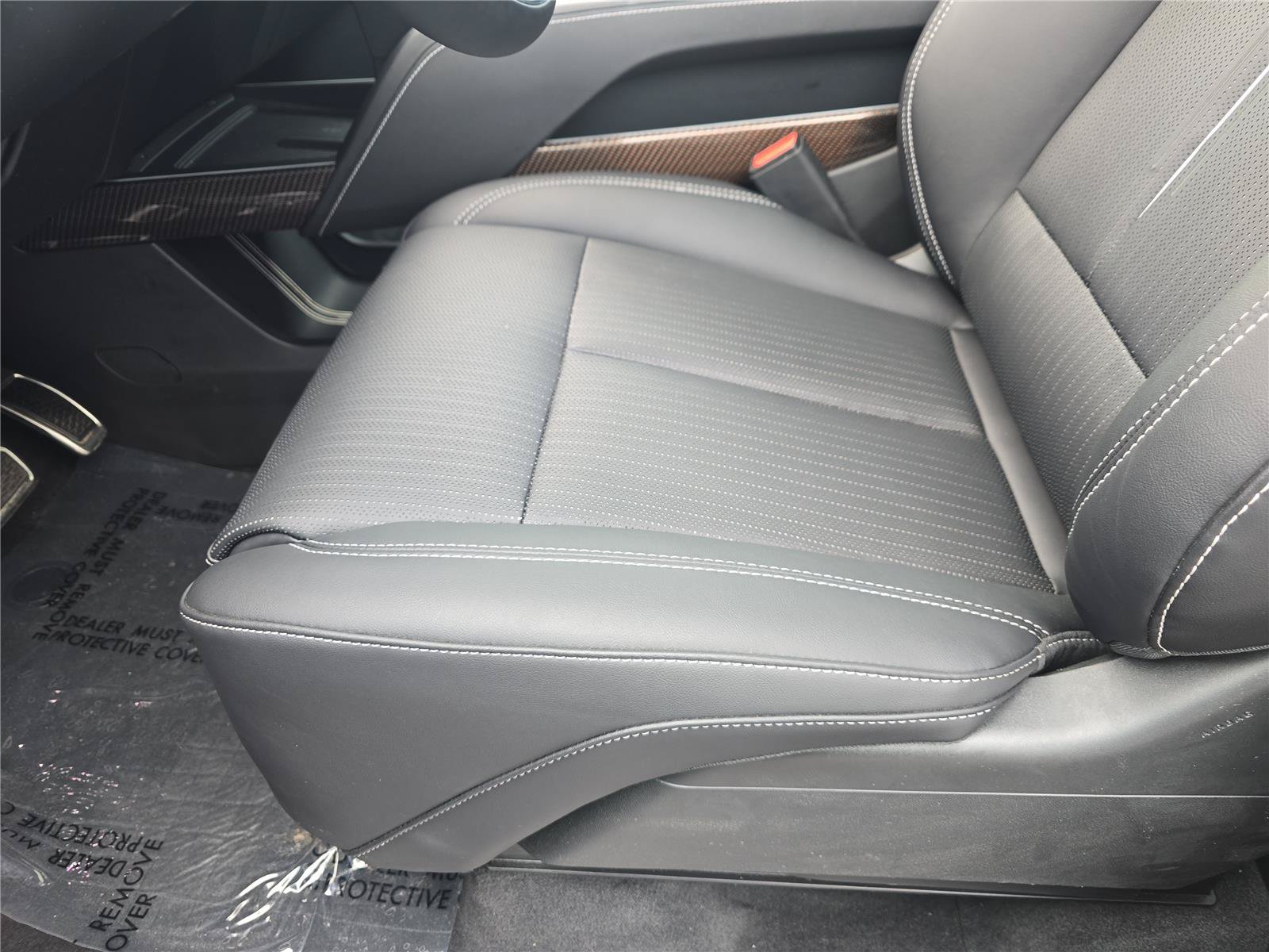Used 2026 Cadillac Vistiq Sport w/ LPO, Floor Liner Package AWD/4WD image 17