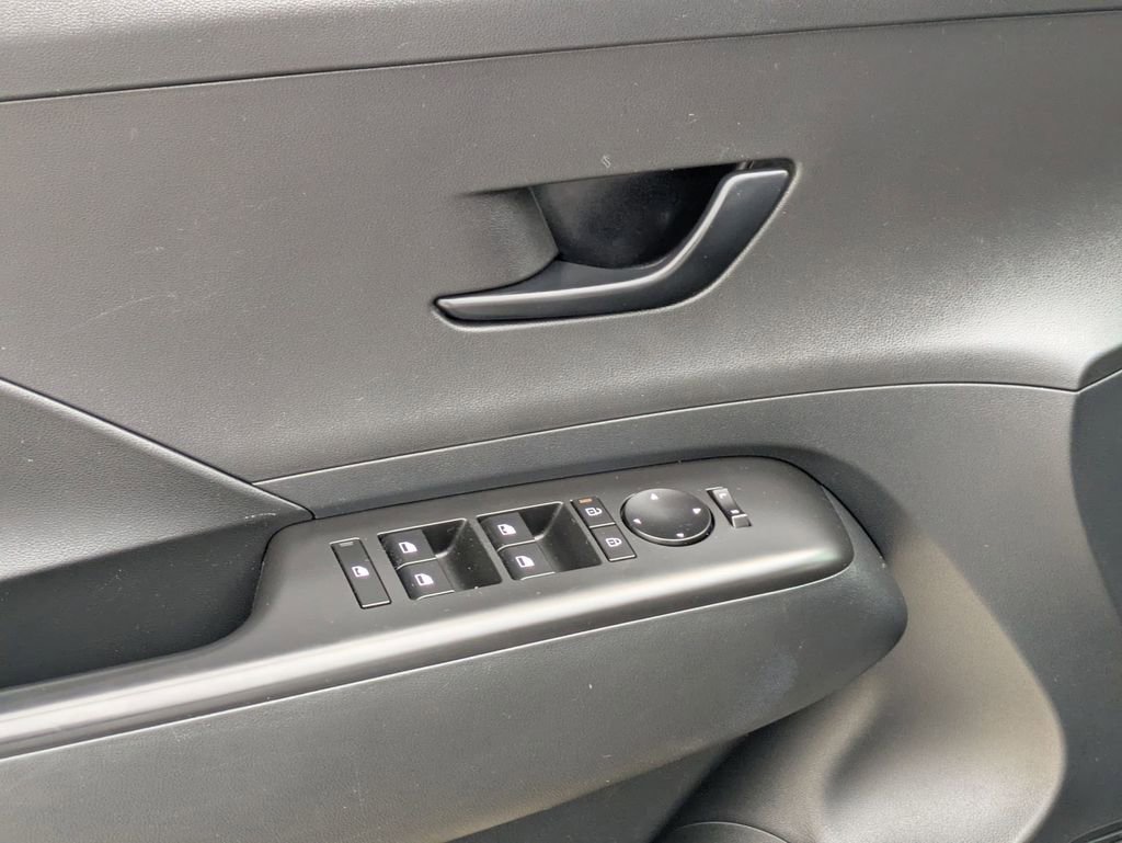 Used 2025 Hyundai Kona SEL FWD image 13