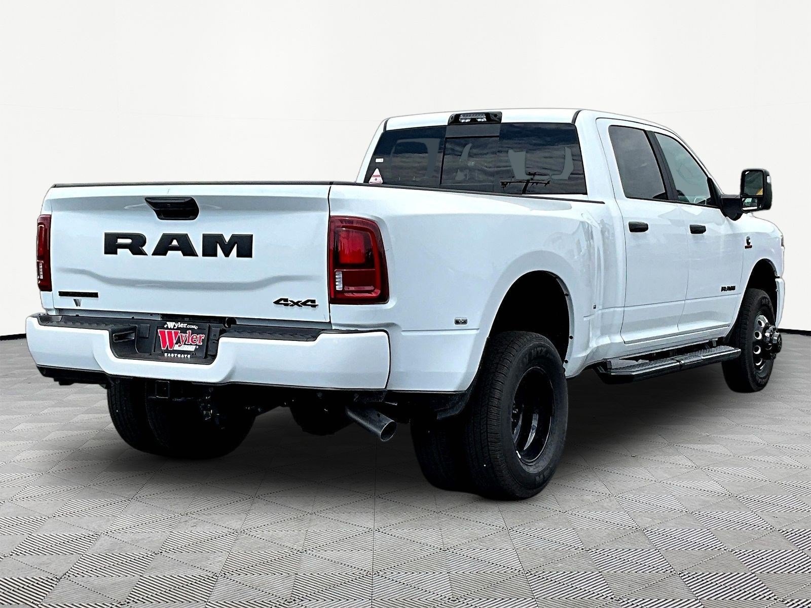 New 2026 RAM 3500 Big Horn AWD/4WD image 7