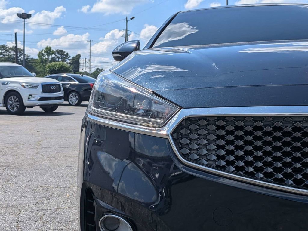 Used 2017 Kia Cadenza Premium w/ Luxury Package FWD image 10