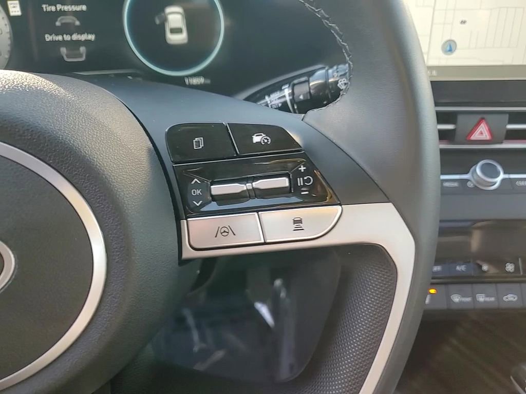 Certified 2024 Hyundai Elantra Limited image 16