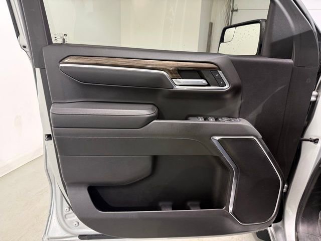 Certified 2022 Chevrolet Silverado 1500 RST w/ Redline Edition AWD/4WD image 8