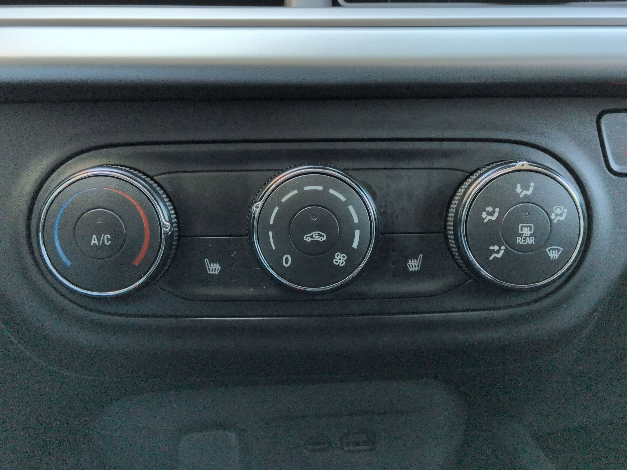 Used 2024 Chevrolet Trax LS w/ LS Convenience Package image 18