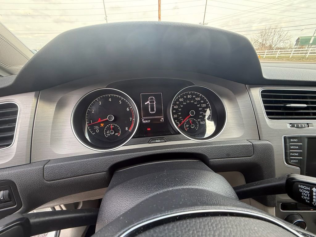 Used 2016 Volkswagen Golf S image 17