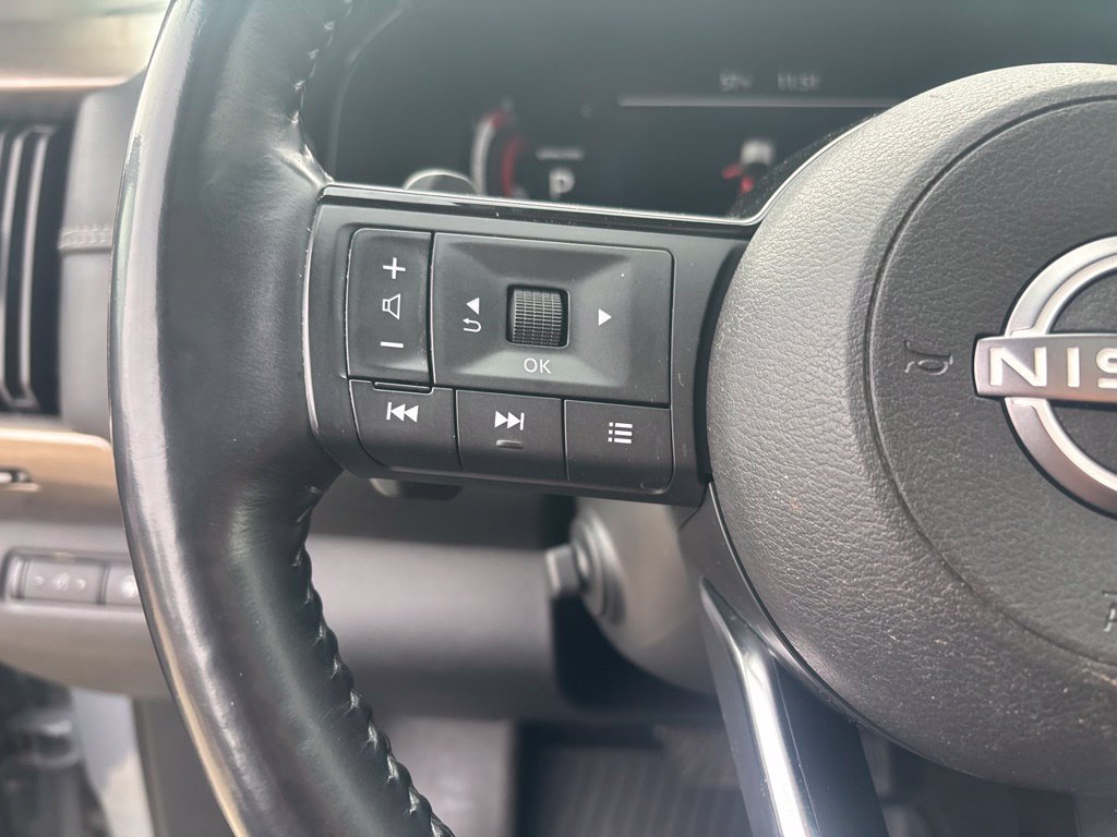 Used 2023 Nissan Pathfinder Platinum AWD/4WD image 13