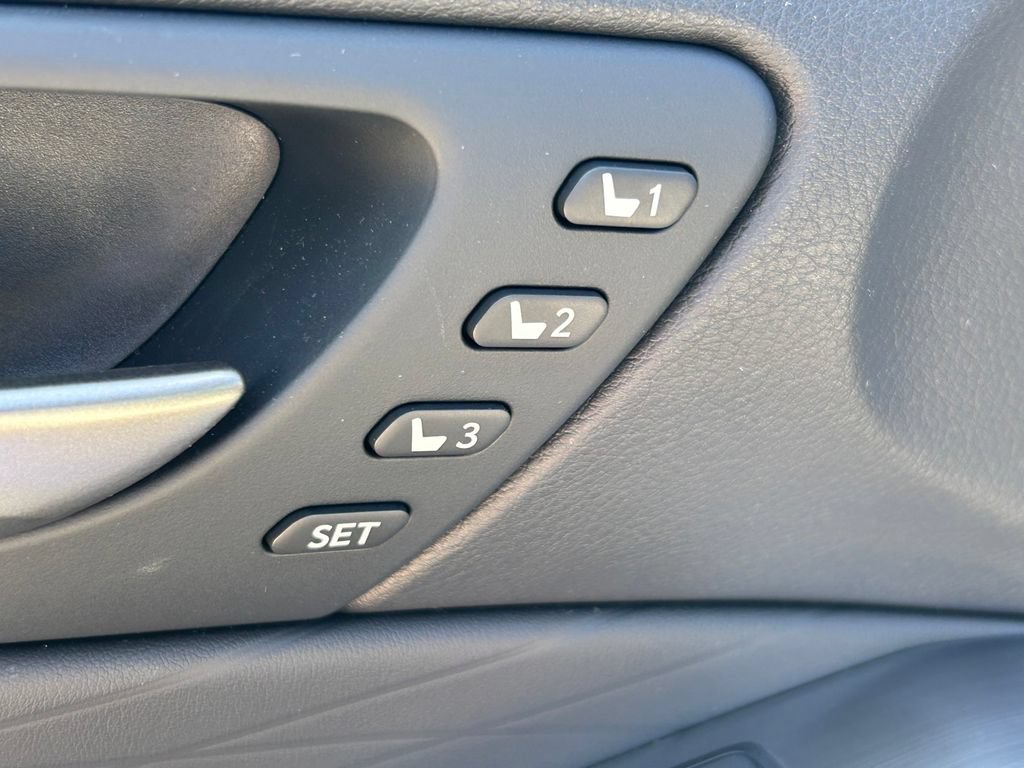 Used 2024 Lexus IS 500 RWD image 23