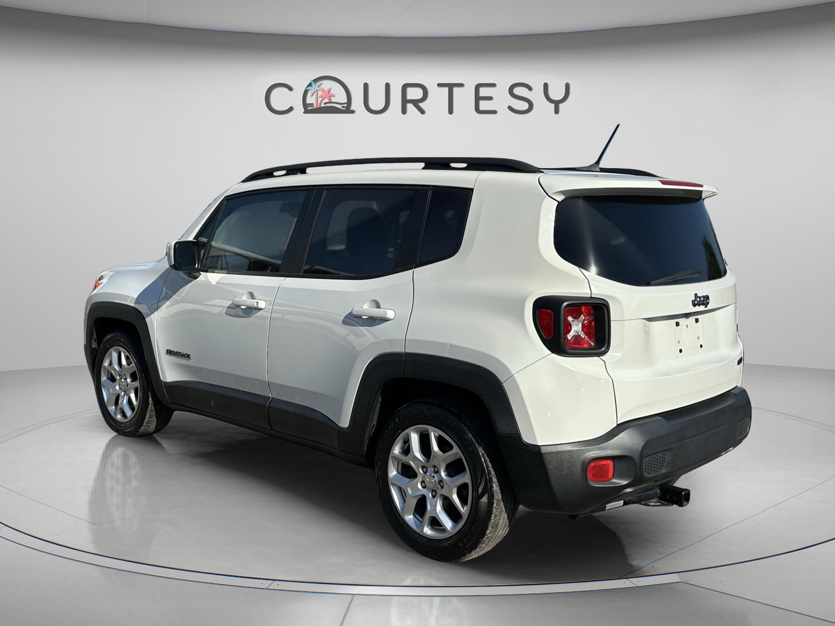 Used 2017 Jeep Renegade Latitude image 3