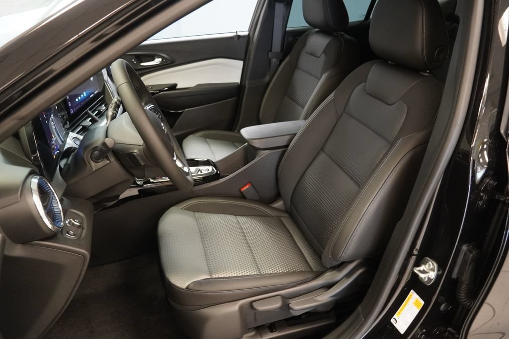 New 2026 Chevrolet Trax LT w/ Driver Confidence Package FWD image 3