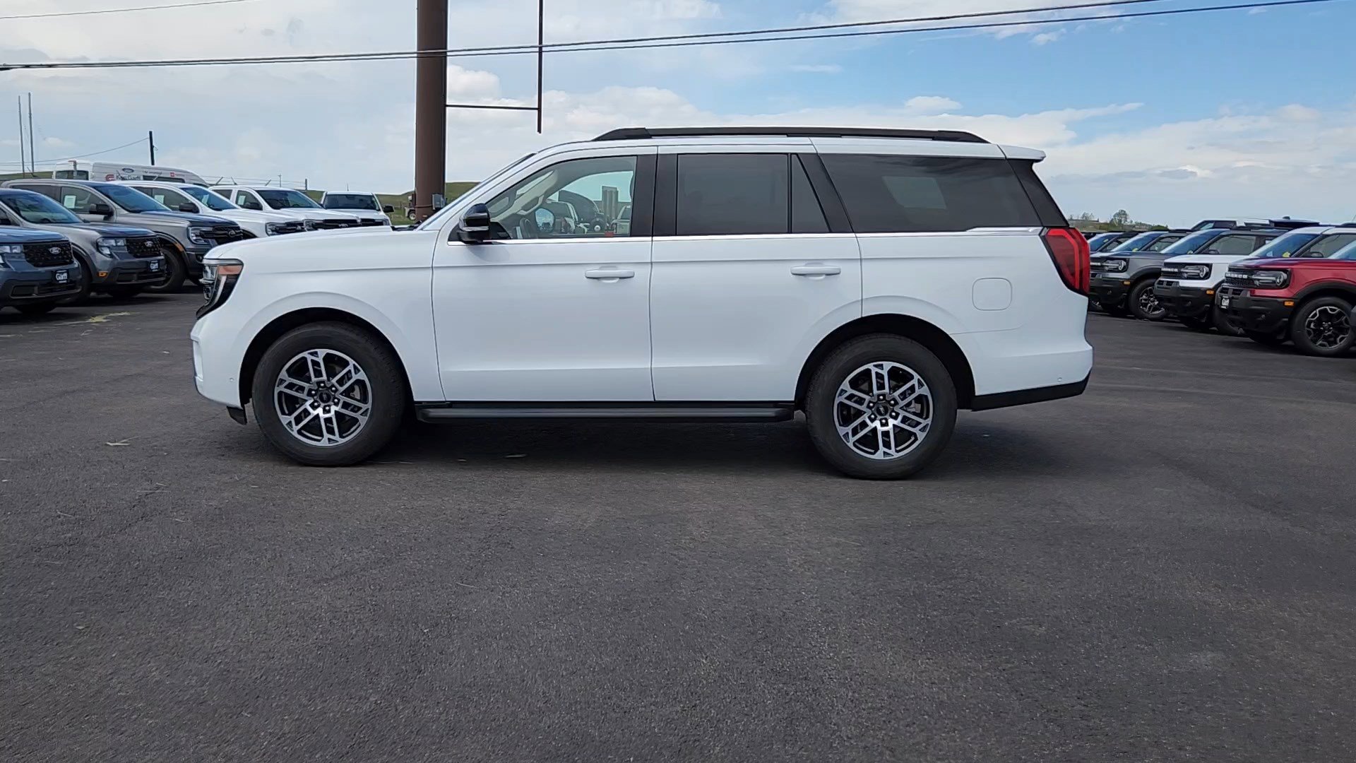 Certified 2025 Ford Expedition Active AWD/4WD image 3