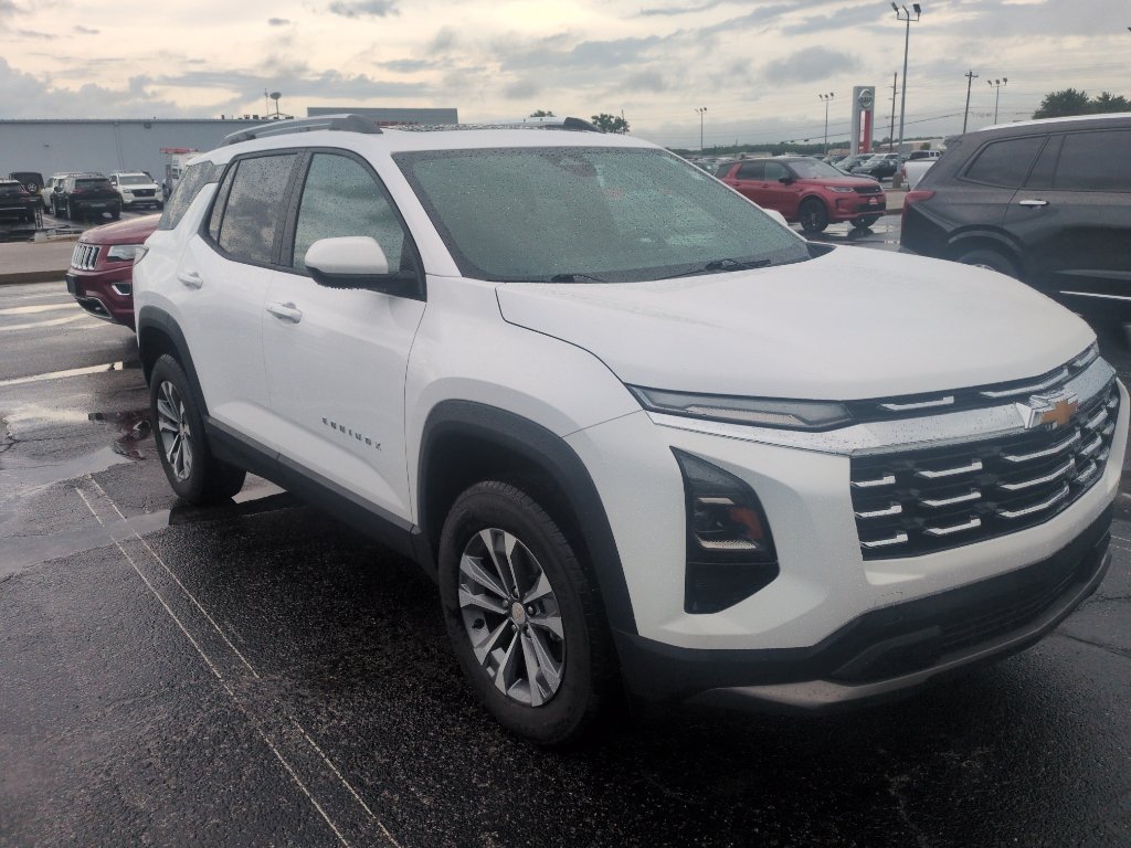 Used 2025 Chevrolet Equinox LT w/ Convenience Package II FWD image 3