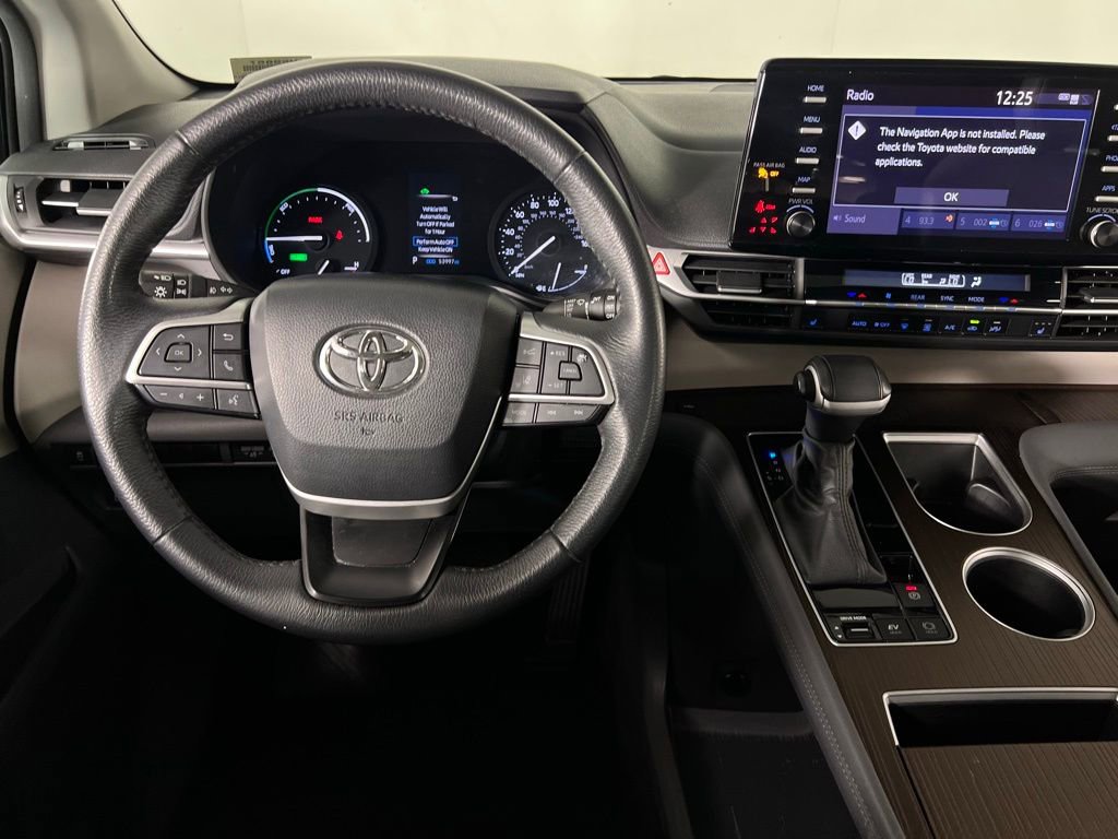 Used 2024 Toyota Sienna XLE image 14