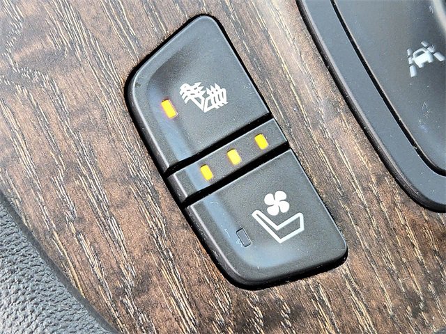 Used 2023 GMC Acadia Denali w/ Denali Ultimate Package image 25