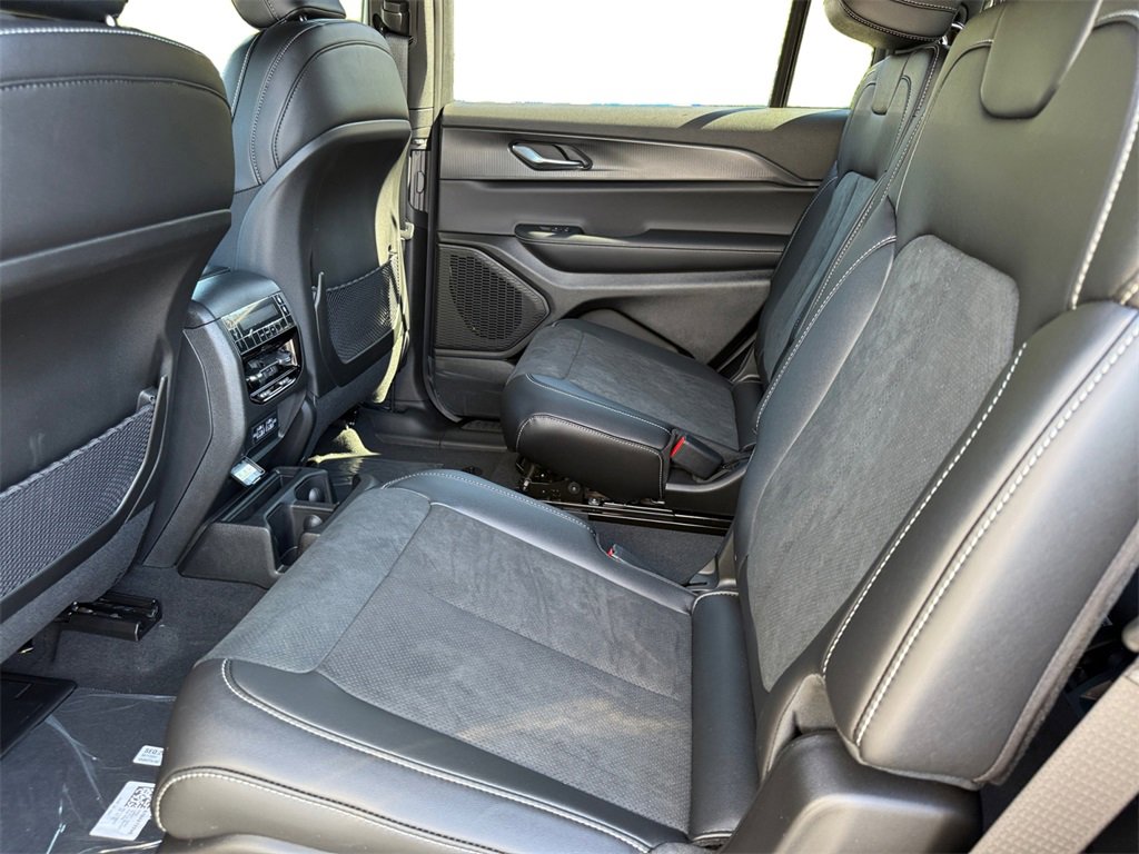 New 2025 Jeep Grand Cherokee L Altitude image 15