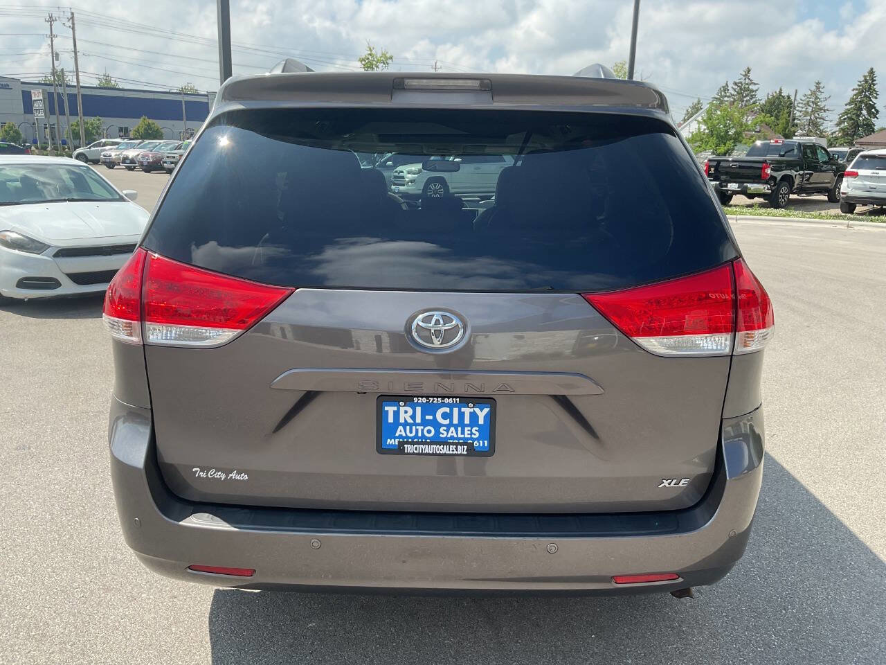 Used 2012 Toyota Sienna XLE FWD image 6