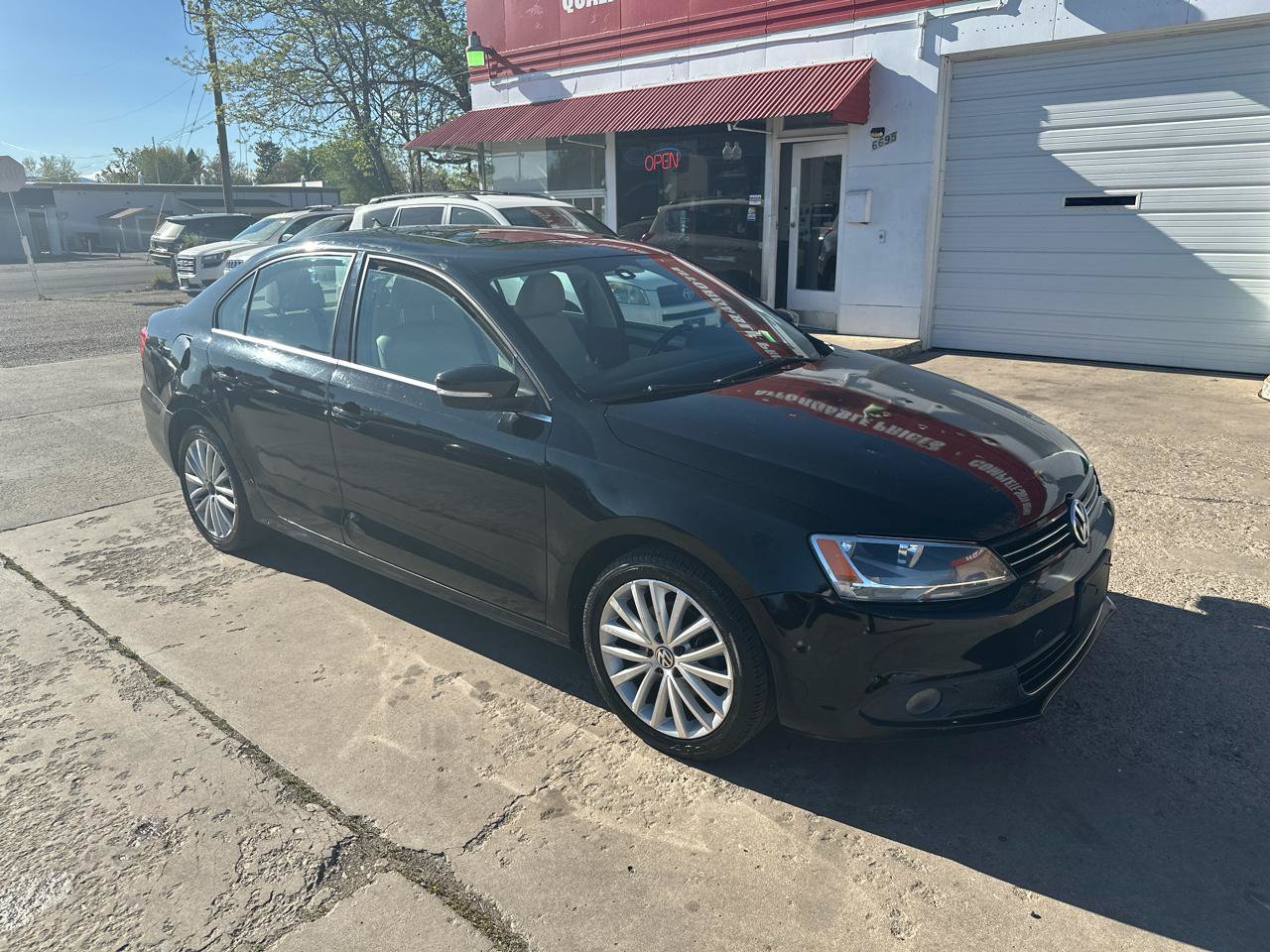 Used 2011 Volkswagen Jetta SEL FWD image 3