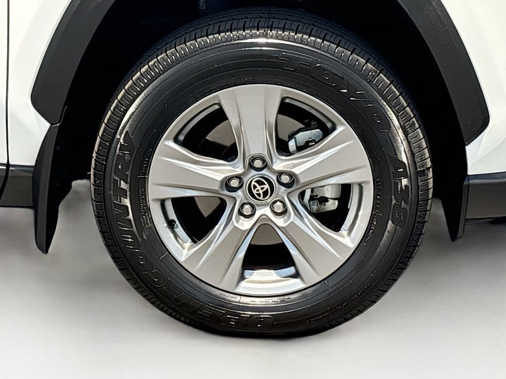 Used 2025 Toyota RAV4 LE AWD/4WD image 31