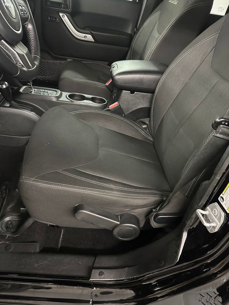 Used 2017 Jeep Wrangler Unlimited Sahara w/ Connectivity Group image 12