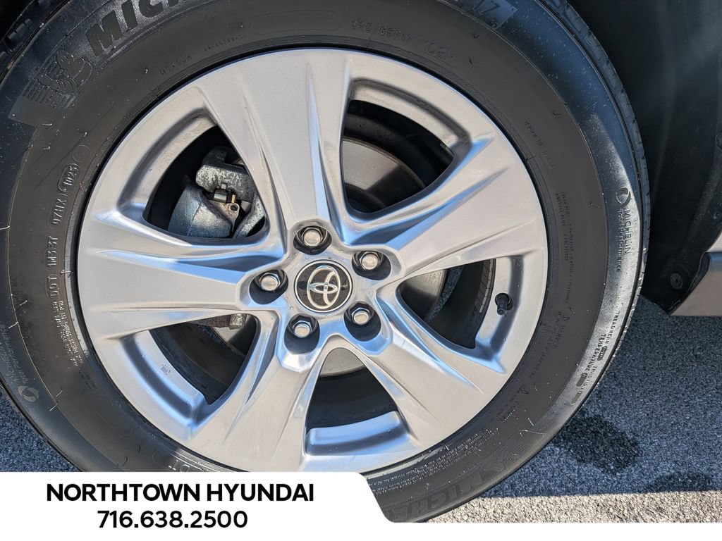Used 2025 Toyota RAV4 XLE AWD/4WD image 39