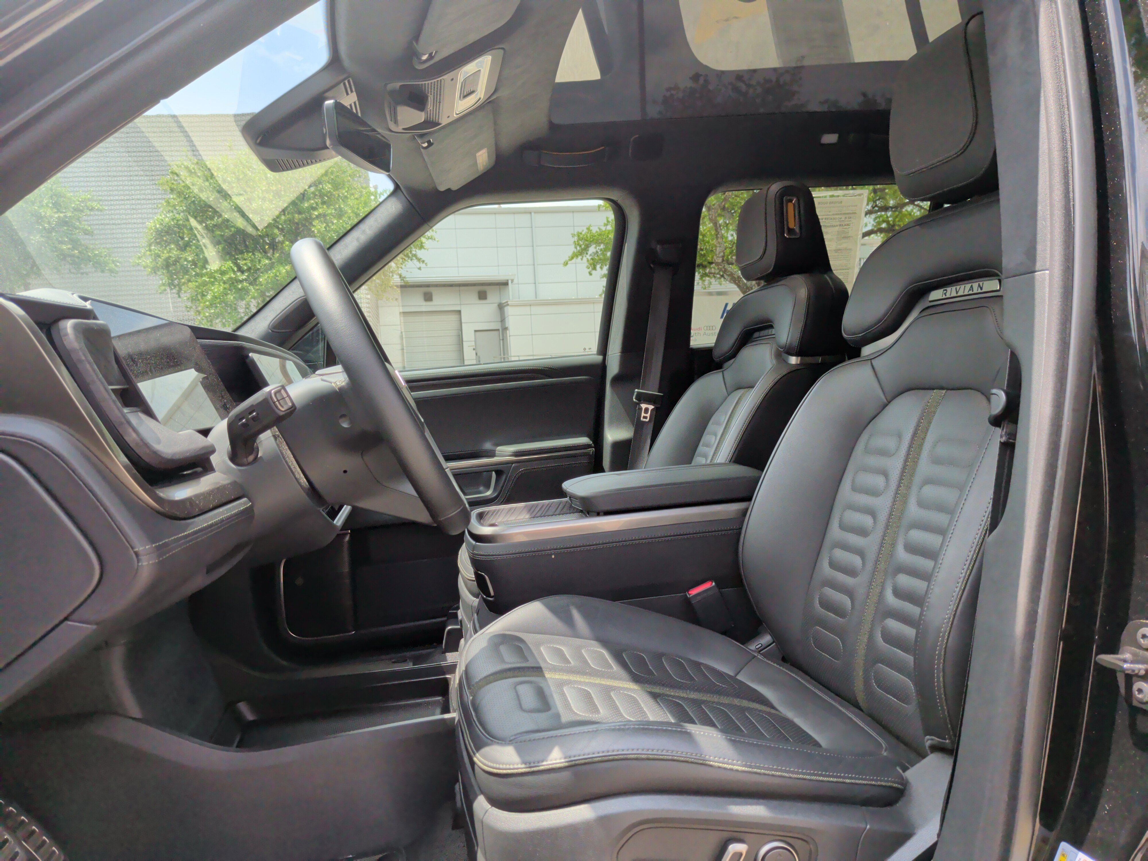 Used 2023 Rivian R1S Adventure AWD/4WD image 16