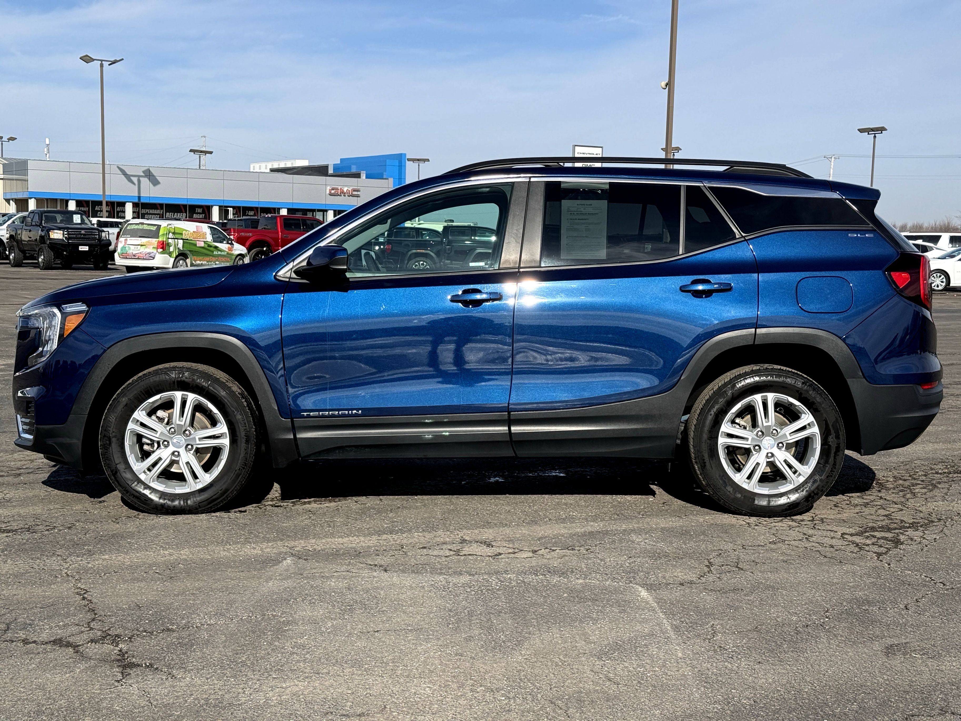 Used 2022 GMC Terrain SLE w/ Driver Convenience Package image 6