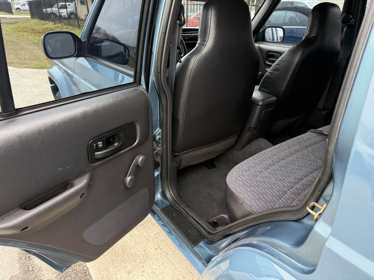 Used 1999 Jeep Cherokee SE image 23