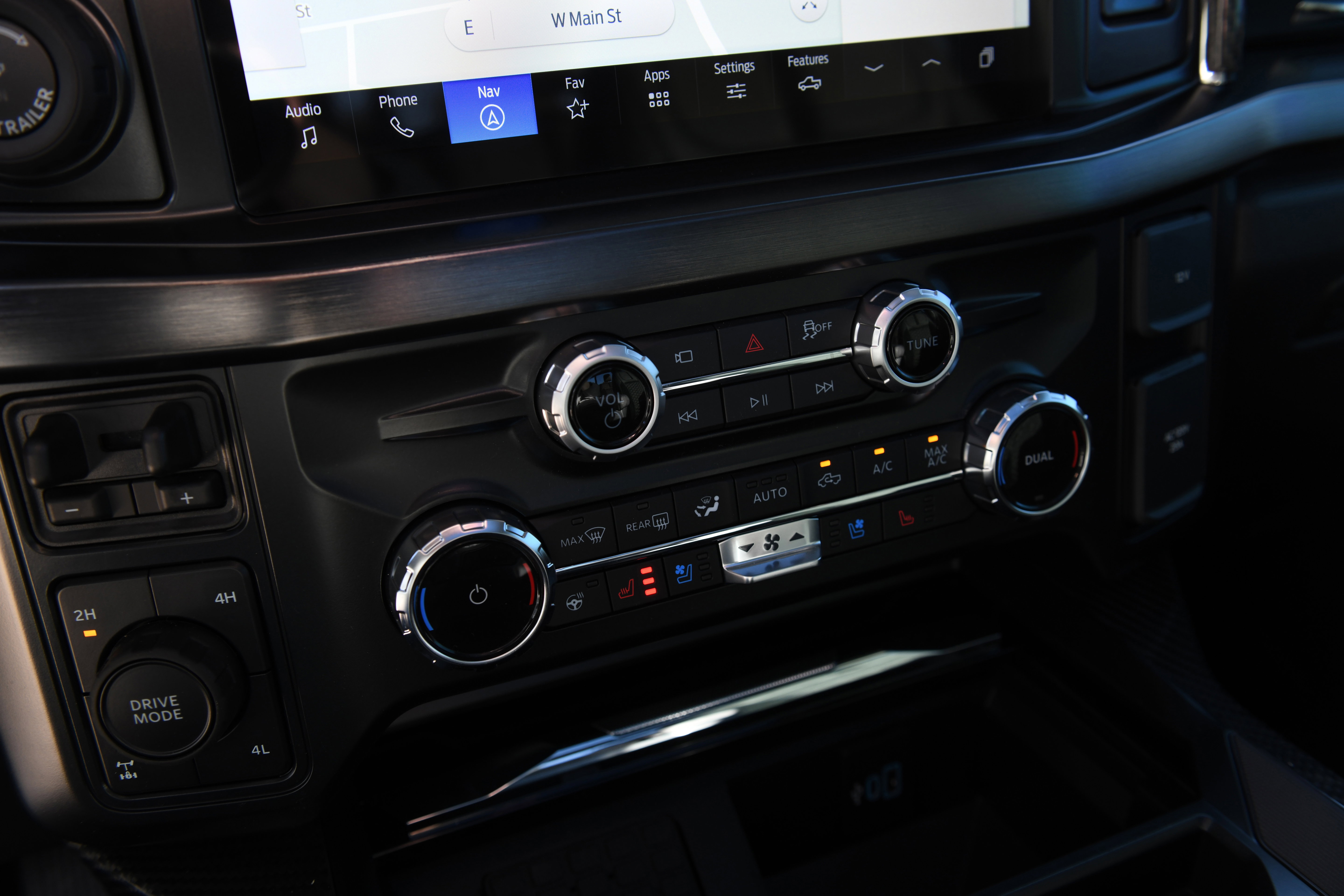 New 2026 Ford F250 Lariat w/ Black Appearance Package image 44