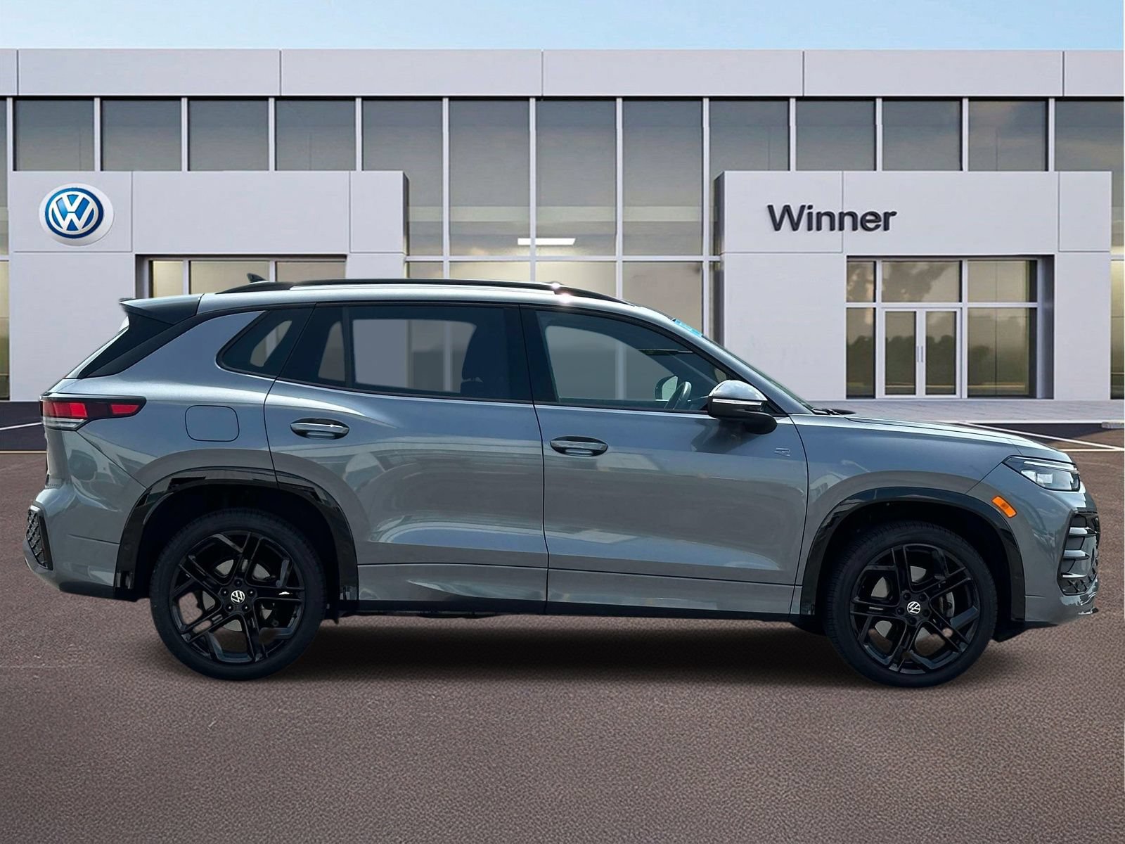Certified 2025 Volkswagen Tiguan SE R-Line AWD/4WD image 7