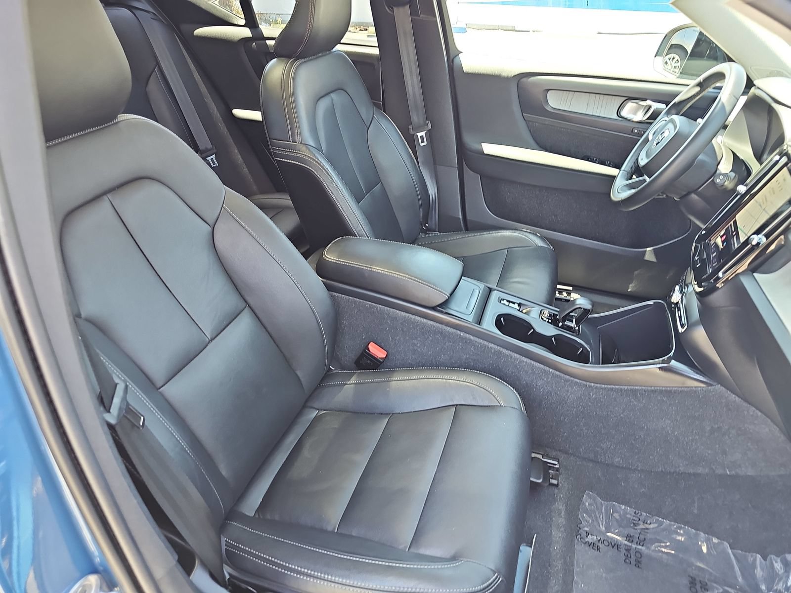 Used 2024 Volvo XC40 B5 Core AWD/4WD image 10