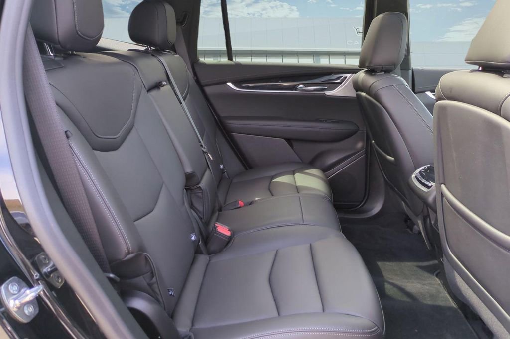 Used 2025 Cadillac XT6 Premium Luxury image 17