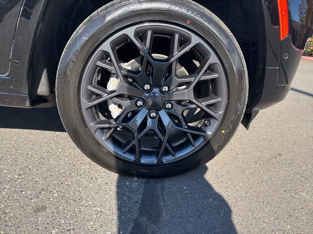 Used 2024 Jeep Grand Cherokee L Summit w/ Advanced Protech Group IV image 9