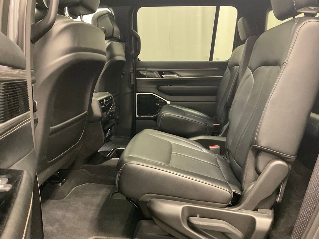 Used 2023 Jeep Wagoneer L Series III w/ Premium Group I image 36