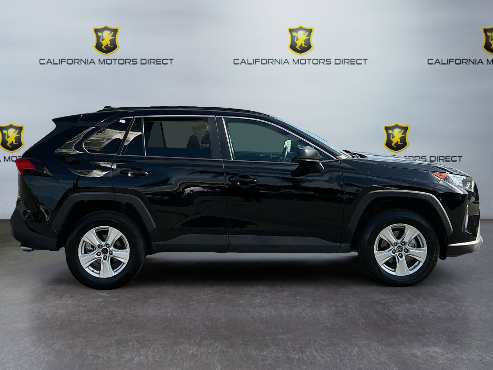 Used 2021 Toyota RAV4 LE image 6