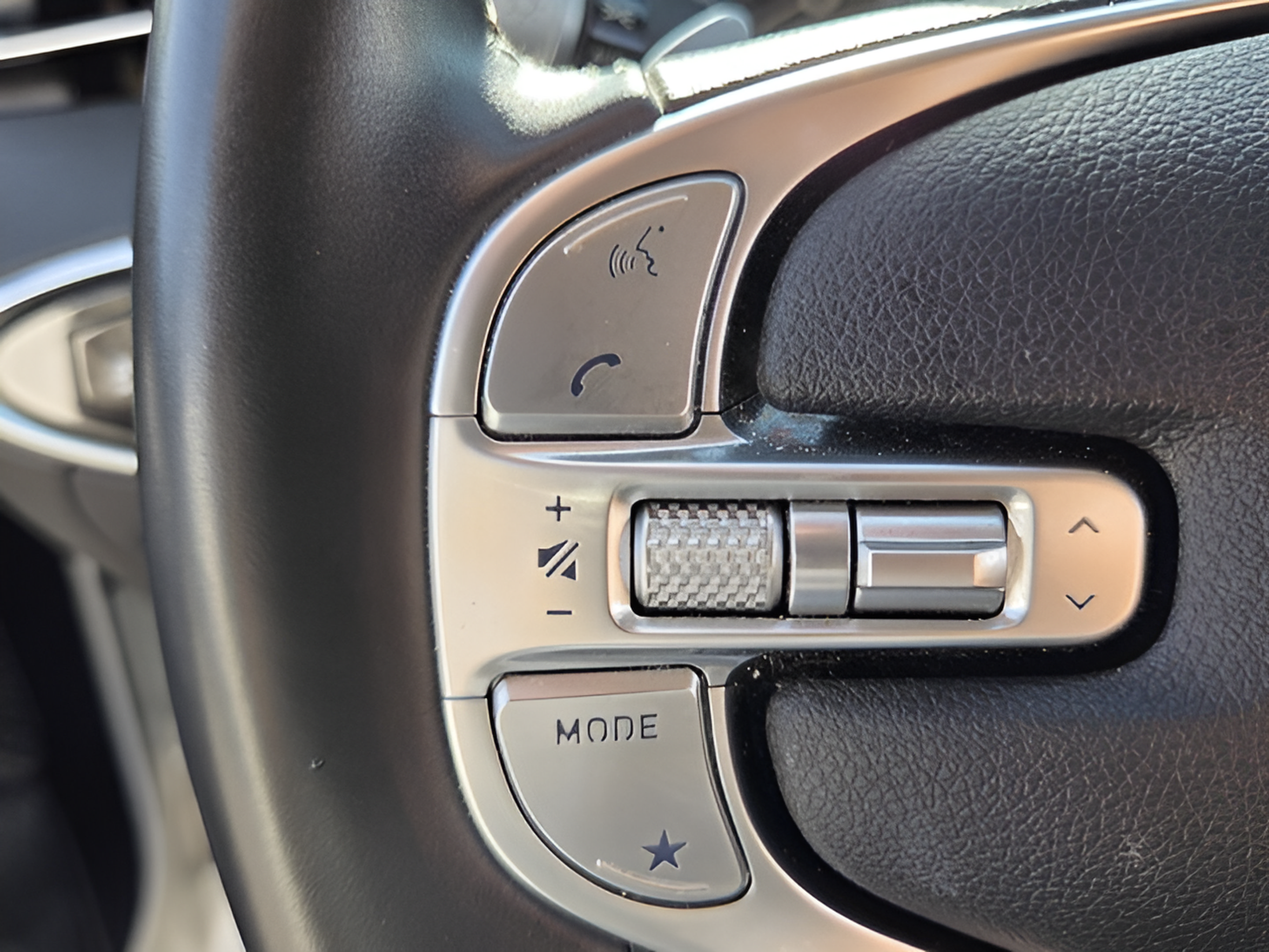 Used 2025 Genesis GV70 2.5T AWD/4WD image 24