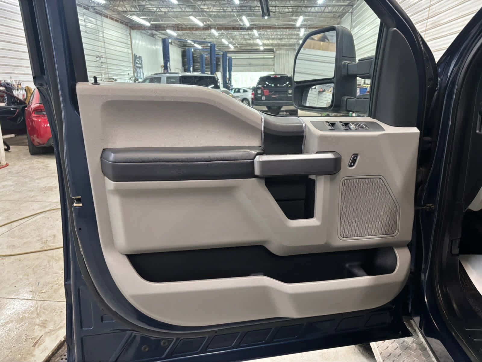 Used 2018 Ford F350 XLT w/ XLT Value Package AWD/4WD image 9