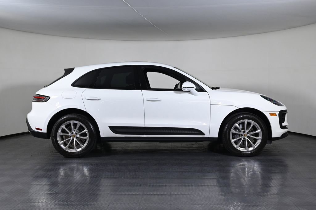 Used 2026 Porsche Macan AWD/4WD image 8