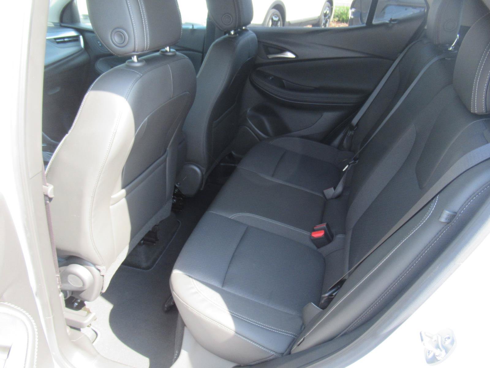 Used 2024 Buick Encore GX Preferred FWD image 32