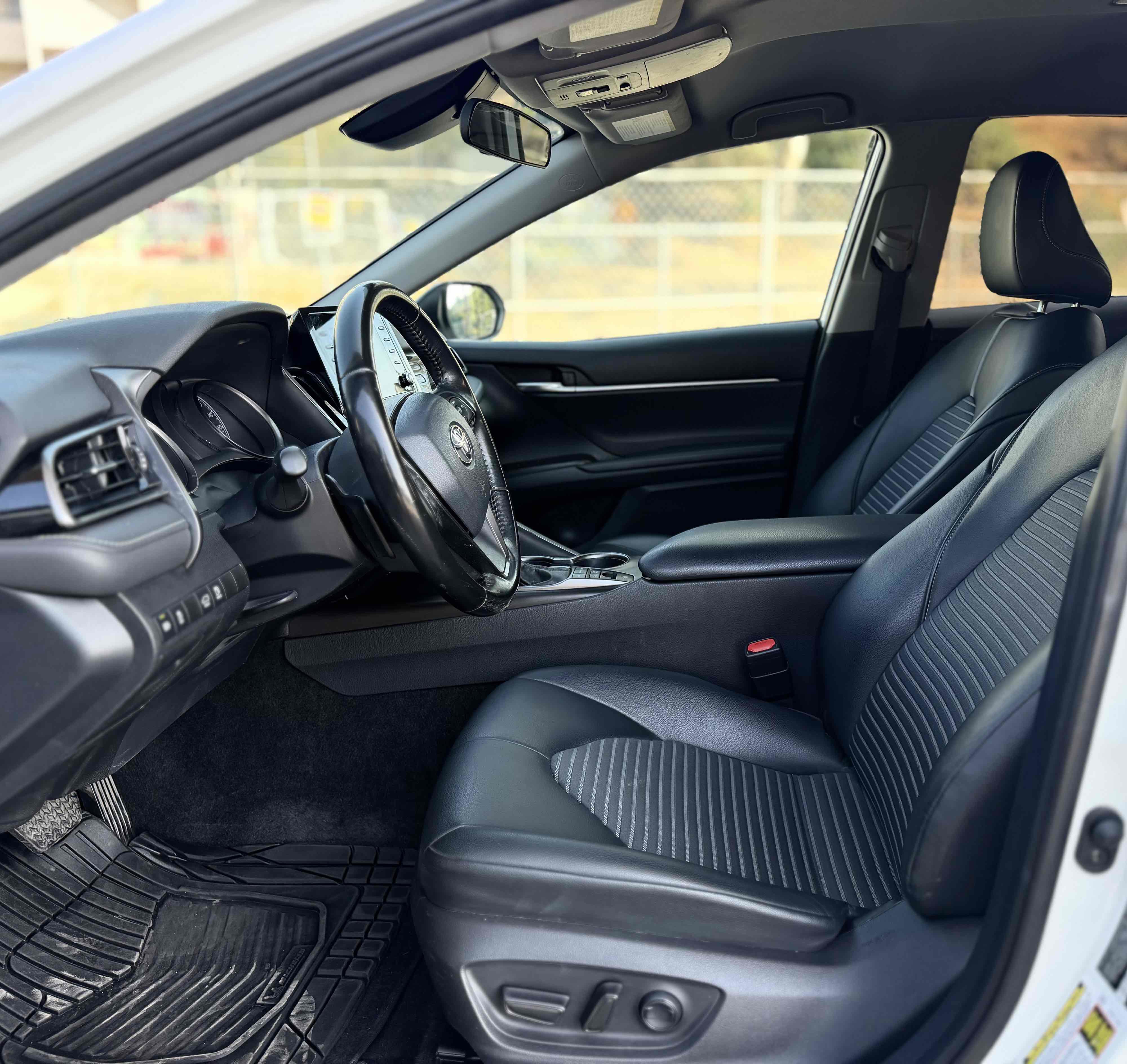 Used 2022 Toyota Camry SE FWD image 21
