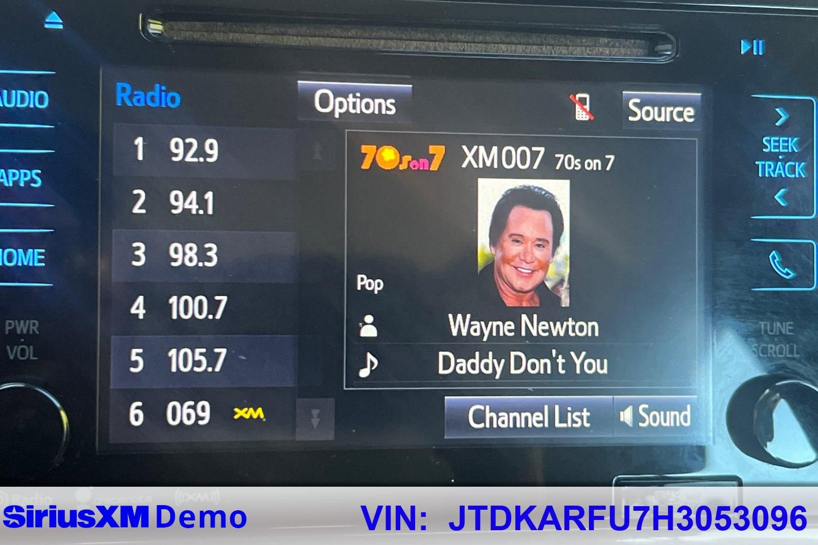 Used 2017 Toyota Prius Three image 31