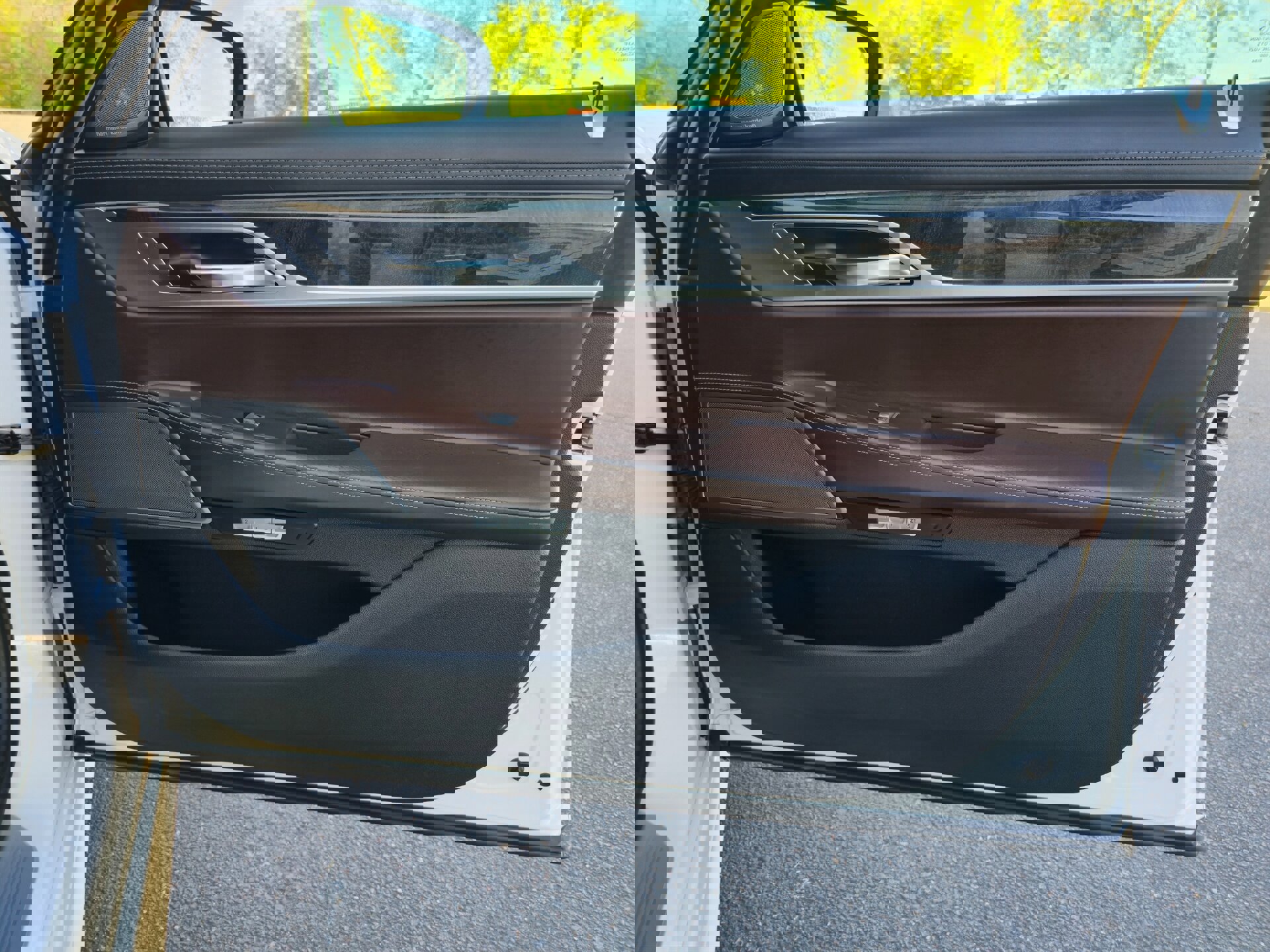 Used 2016 BMW 740i image 25