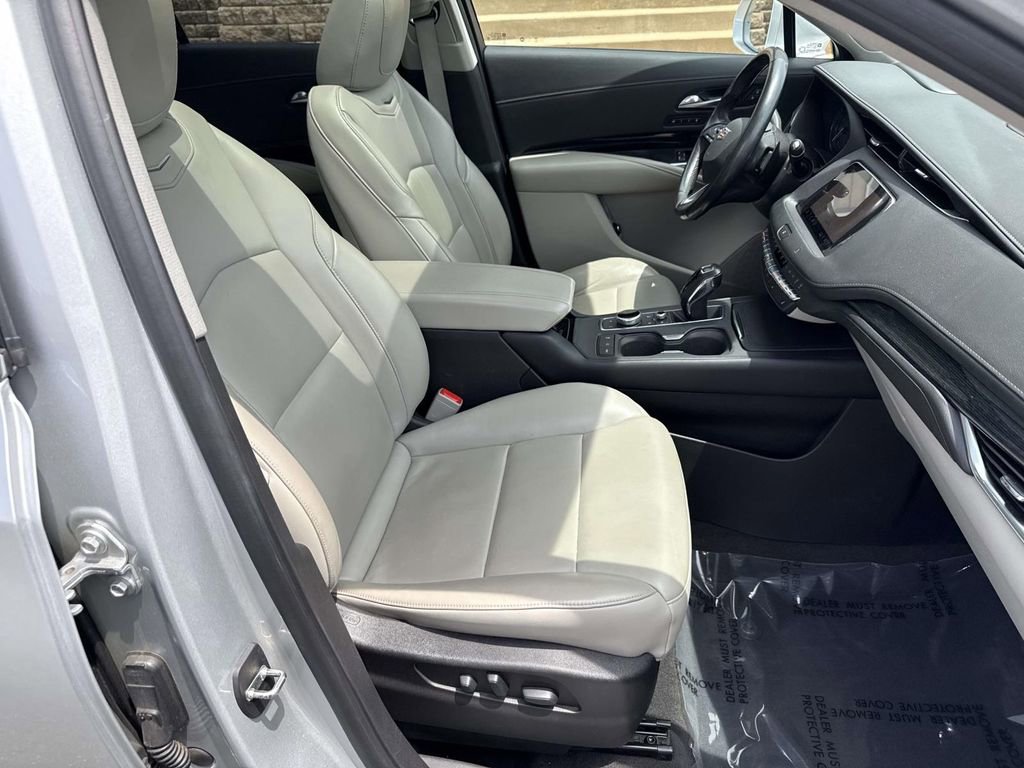 Used 2019 Cadillac XT4 Premium Luxury w/ Technology Package AWD/4WD image 7