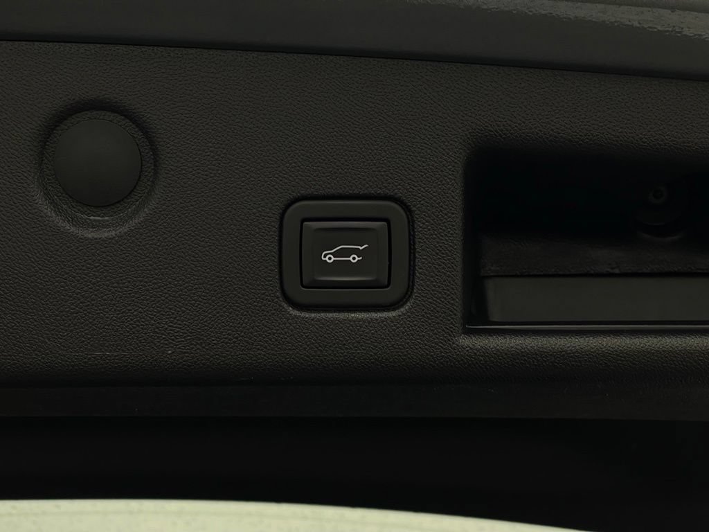 Used 2024 Chevrolet Equinox LT FWD image 10