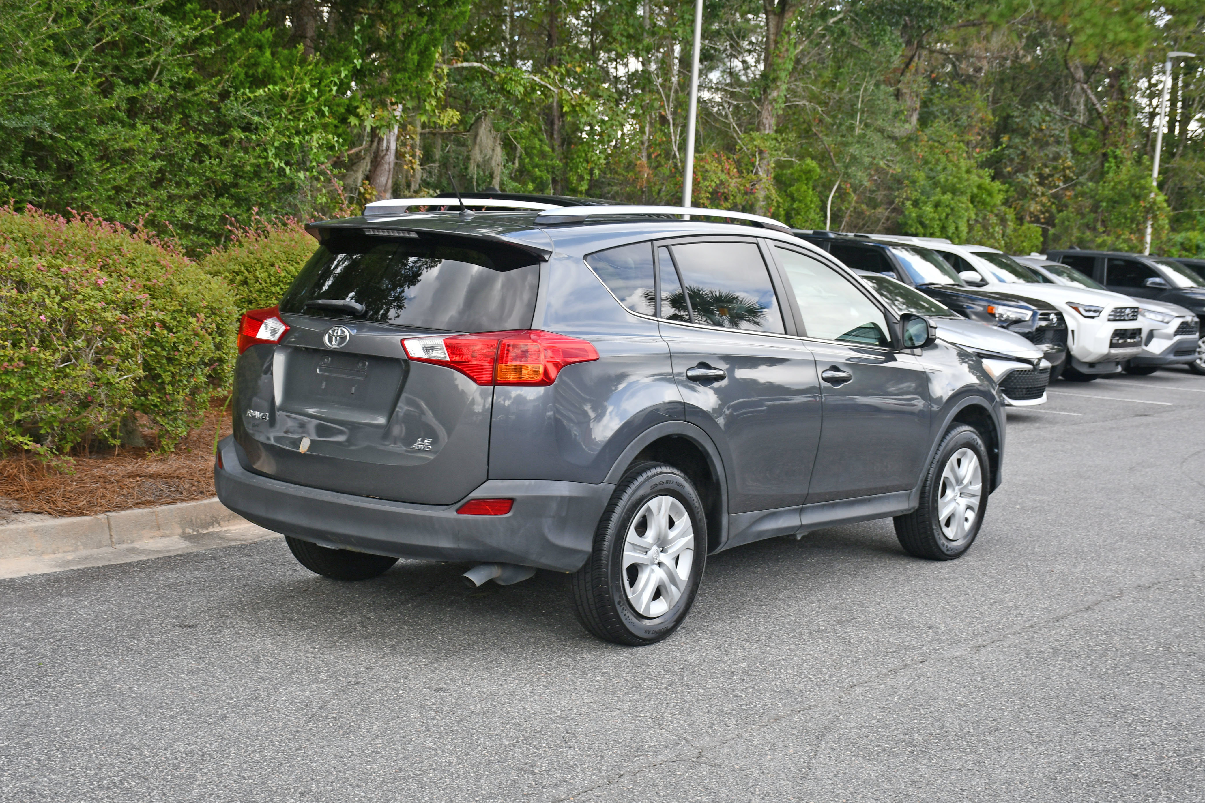 Used 2015 Toyota RAV4 LE AWD/4WD image 4