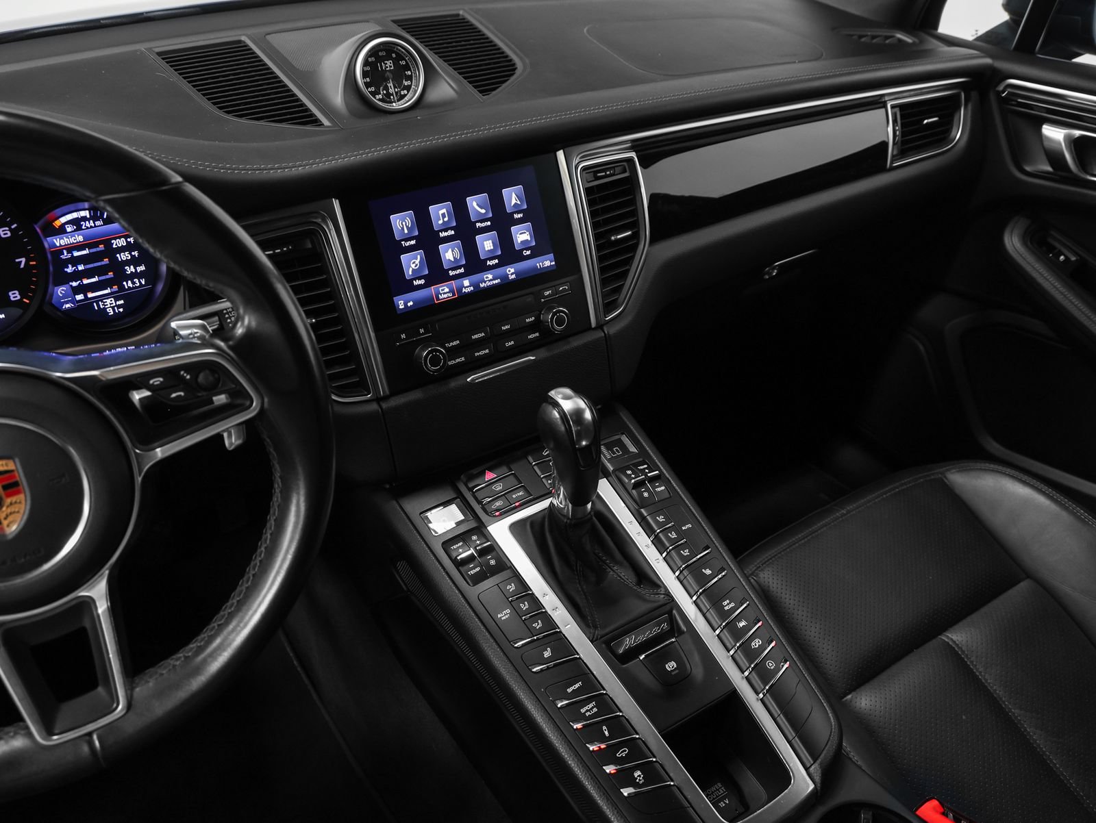 Certified 2018 Porsche Macan Sport Edition AWD/4WD image 31