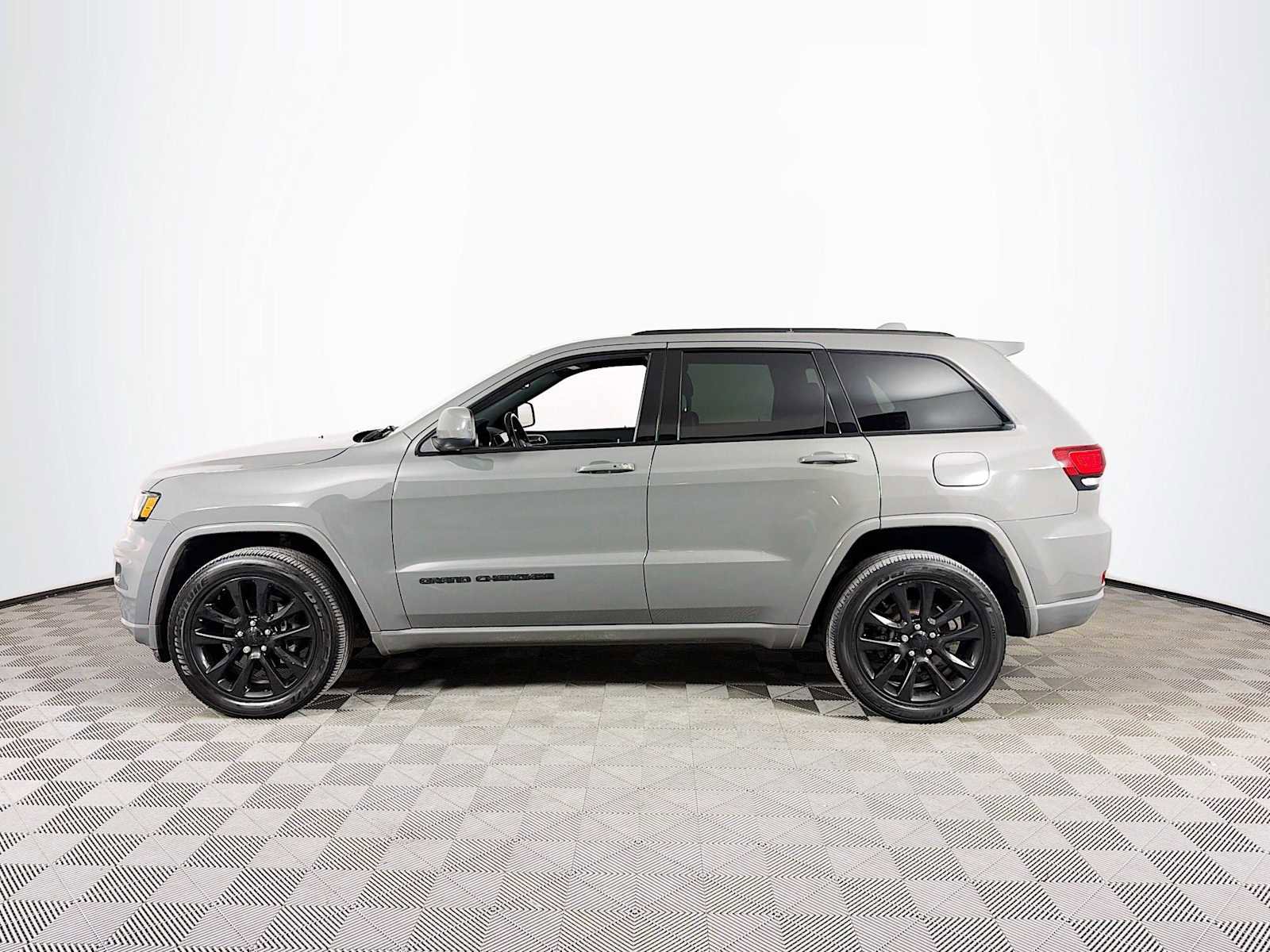 Used 2020 Jeep Grand Cherokee Altitude image 8