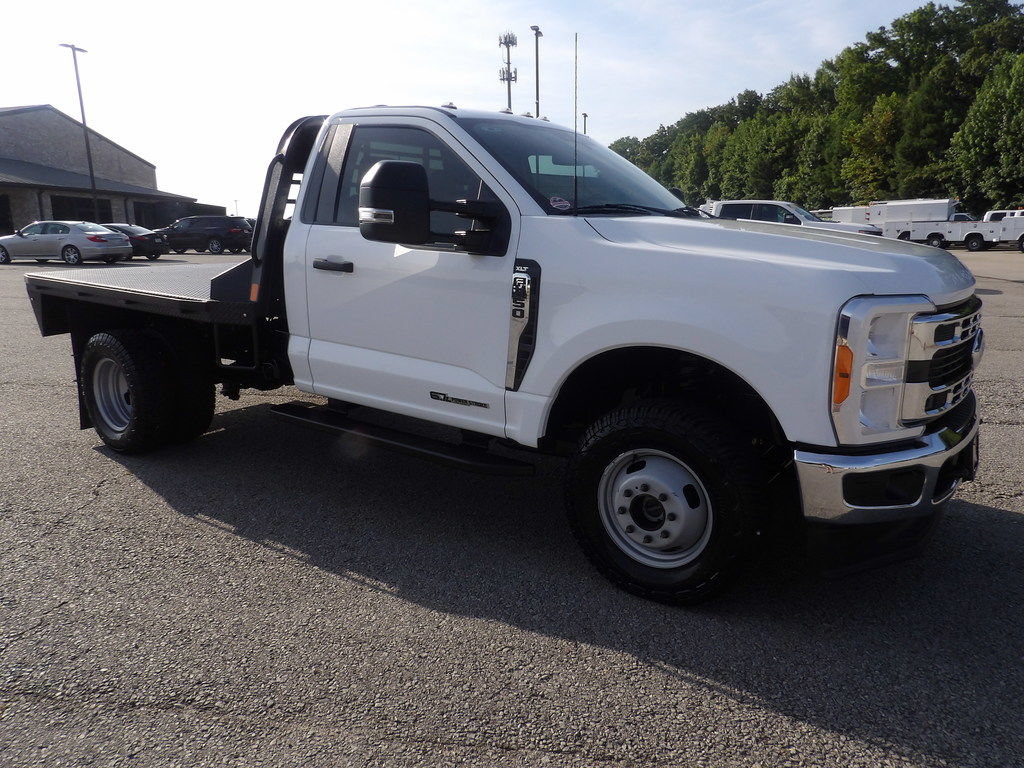 Used 2023 Ford F350 XLT AWD/4WD image 10