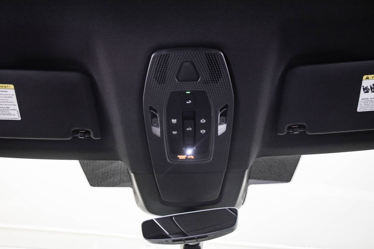 Certified 2025 Porsche Macan Electric image 20