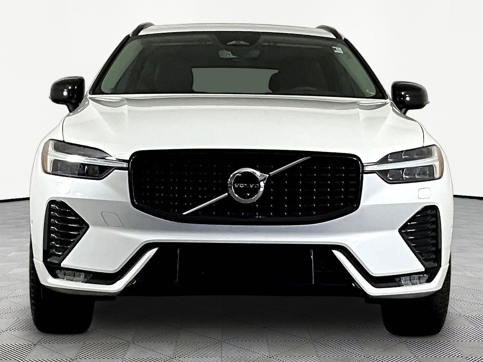 Used 2023 Volvo XC60 B5 Plus AWD/4WD image 2