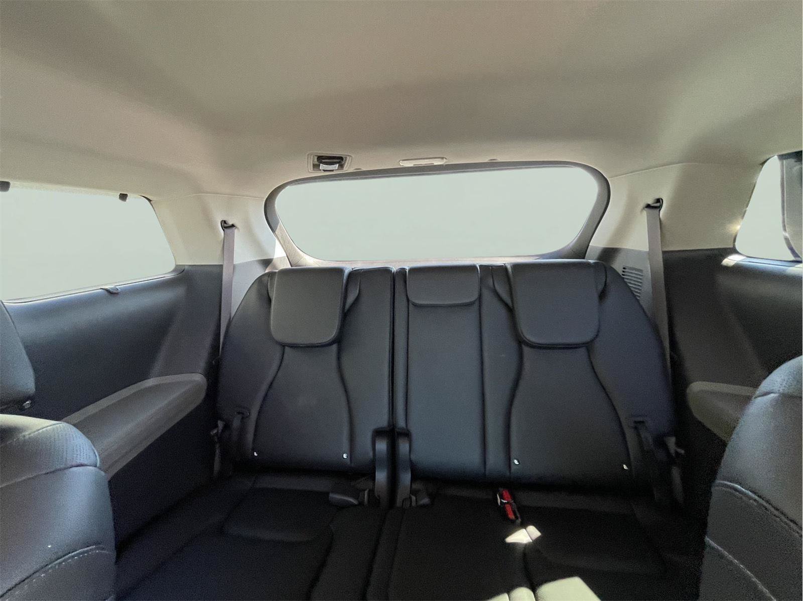 Used 2026 Kia Carnival EX FWD image 15
