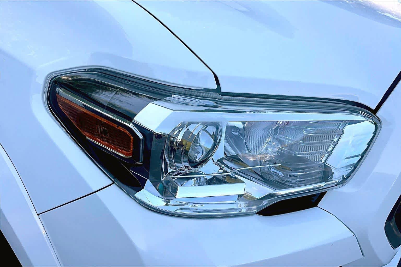 Certified 2019 Toyota Tacoma SR5 AWD/4WD image 25
